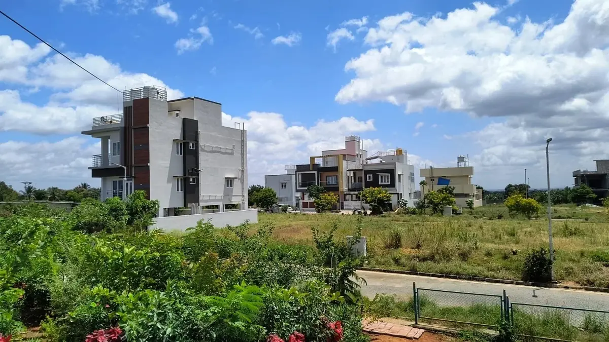 Completed villas at Flamingo Royal Splendor under a bright blue sky